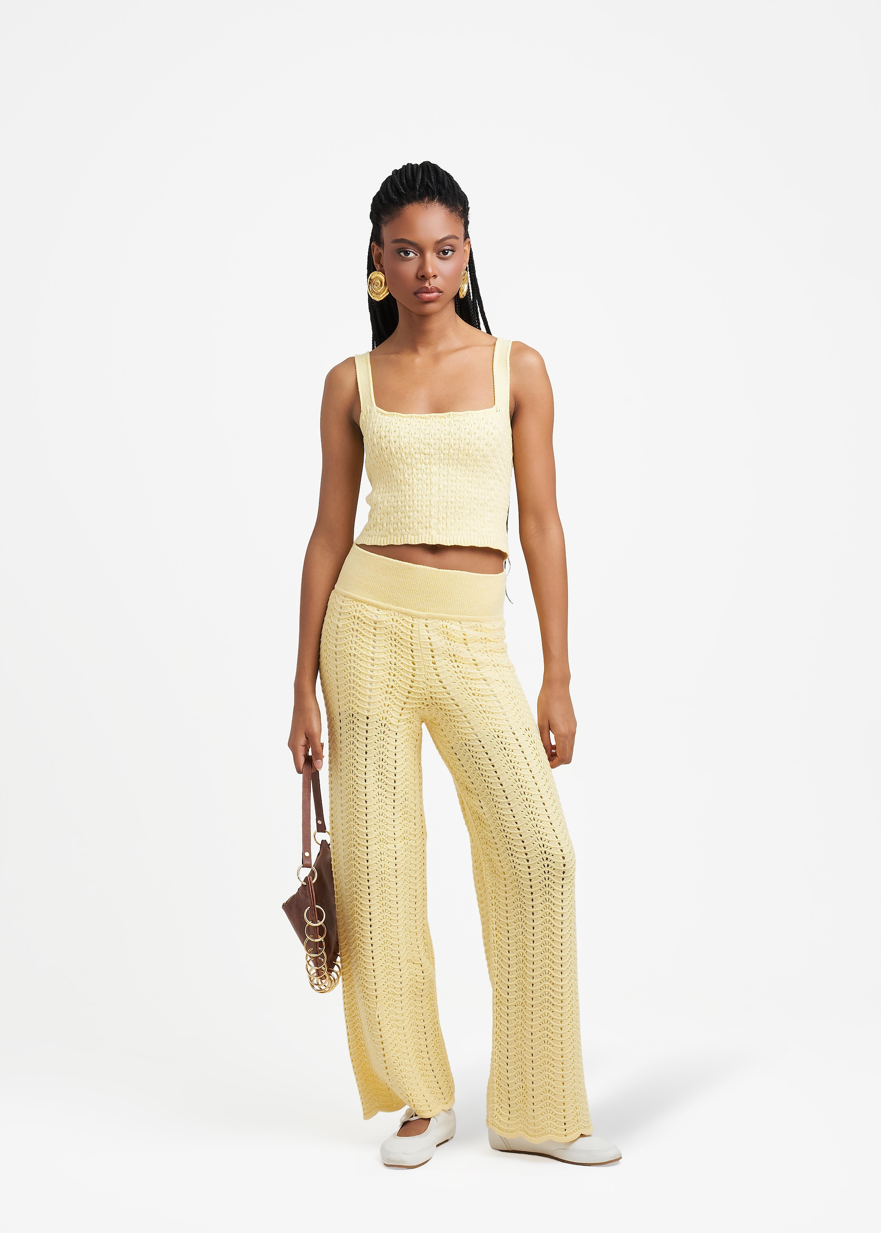 UMORE-LOOKBOOK1119_89db5c04-6b46-4ef5-b3b4-39875ed75d33.png