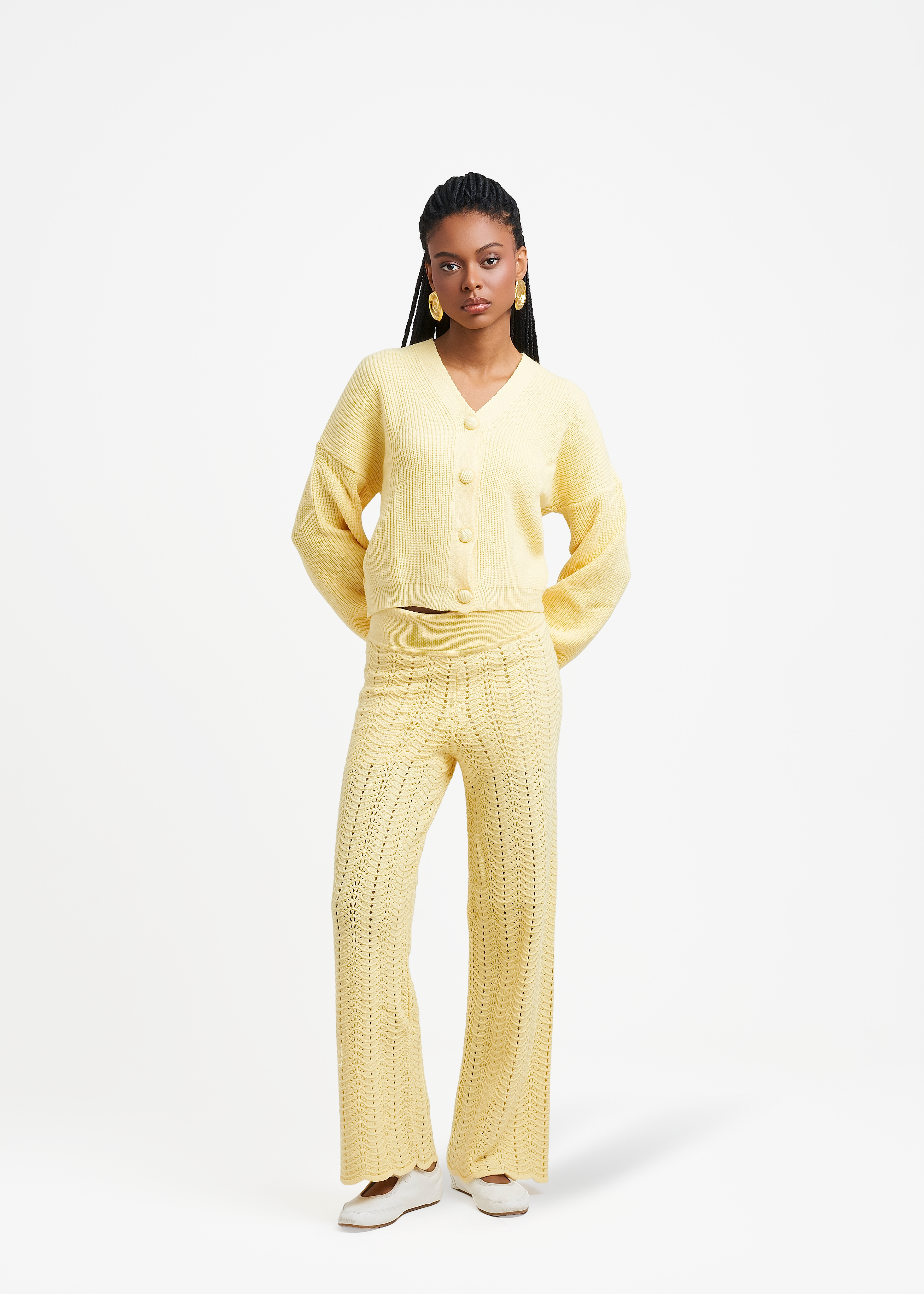 UMORE-LOOKBOOK1129_456595b9-e1da-417d-8467-d9a1c6f89807.png
