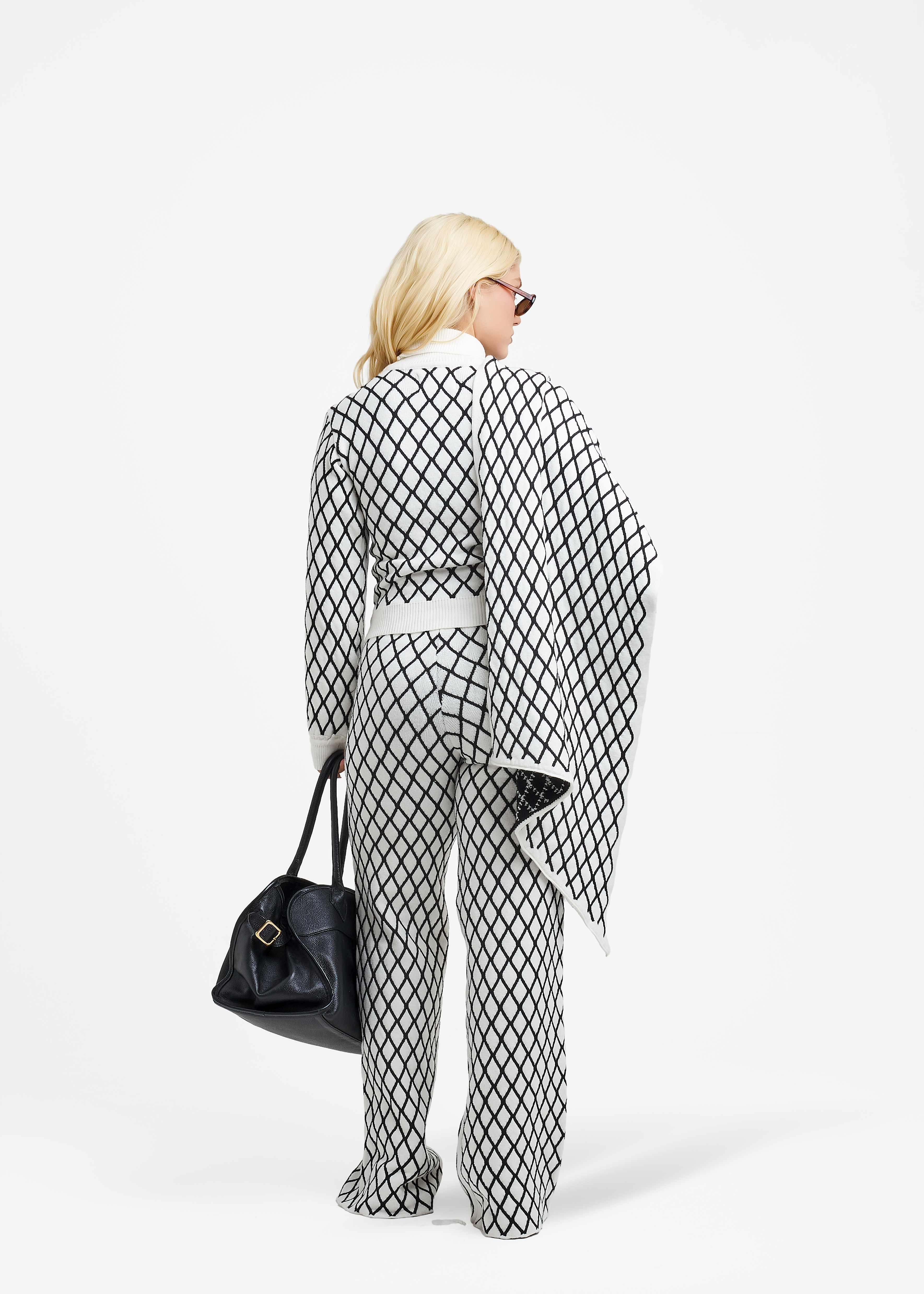 UMORE-LOOKBOOK1134_4af8dd16-be1d-4976-a7e4-3dff8da407fb.png