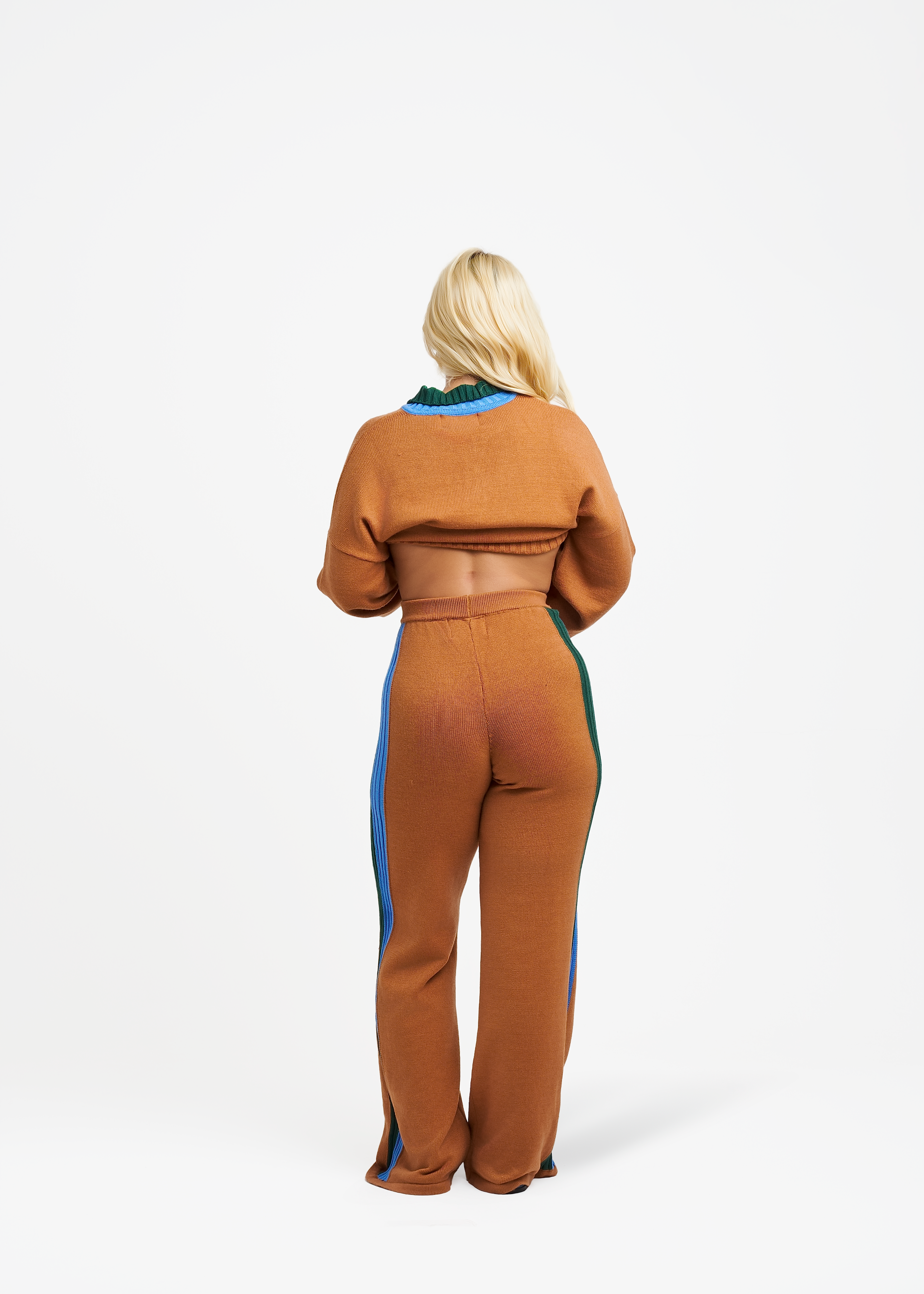 UMORE-LOOKBOOK1147_59b5d478-aa12-461c-9a24-78ee983efd00.png