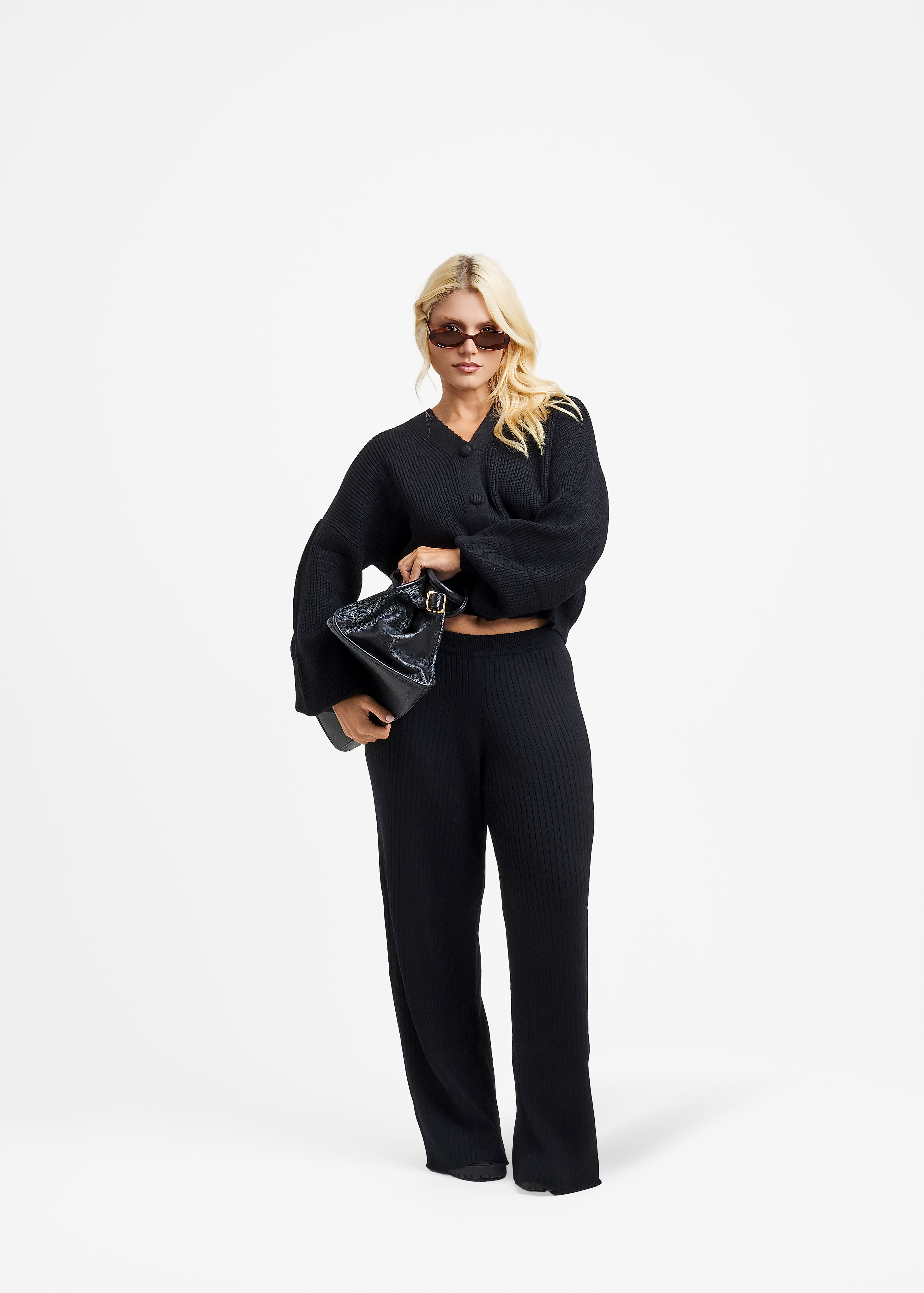 UMORE-LOOKBOOK1212_b96da030-cb46-43a0-a685-c58df368f5fd.png