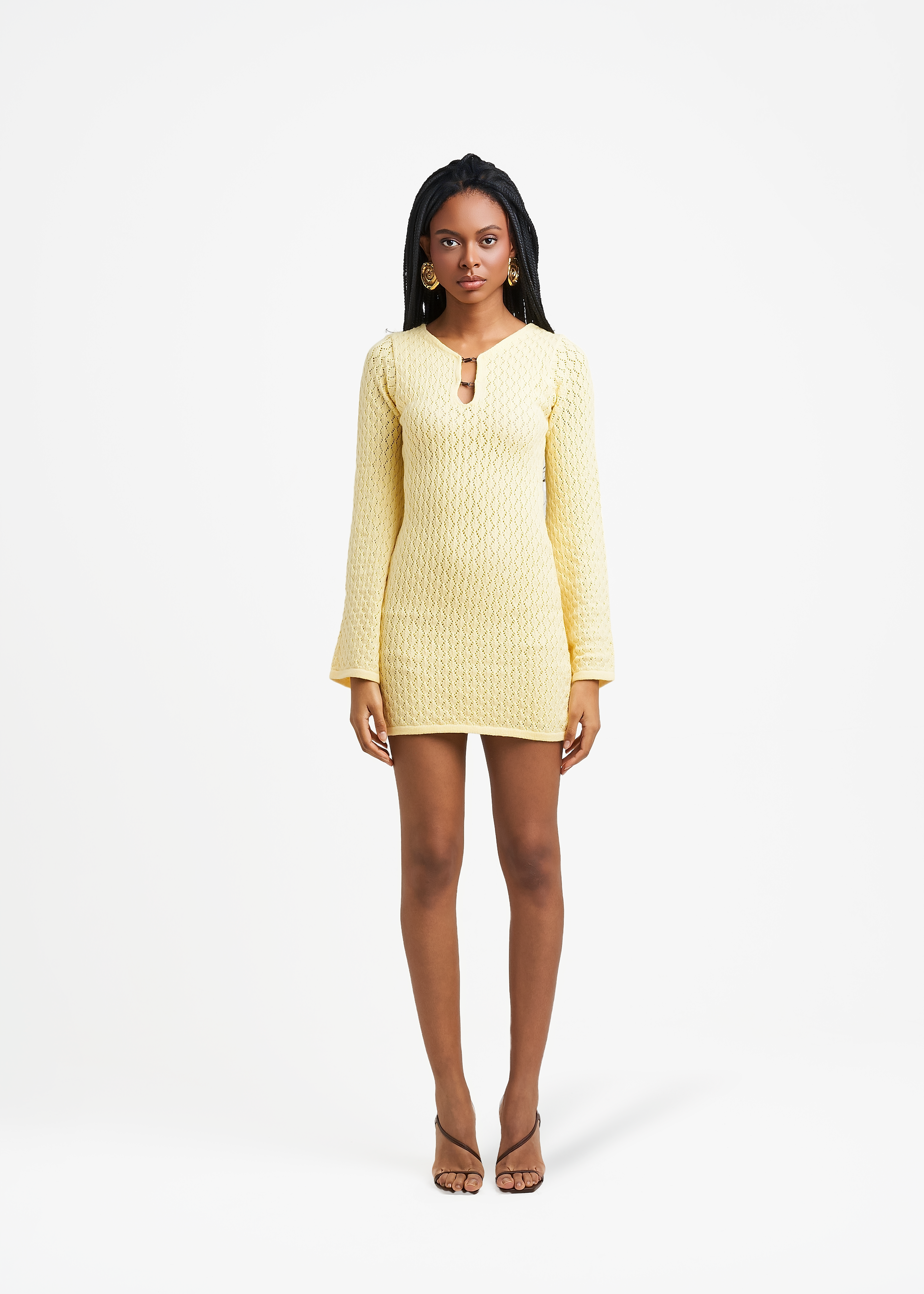 UMORE-LOOKBOOK1215_fb2b306e-8867-44ab-a220-23cab5cb839d.png