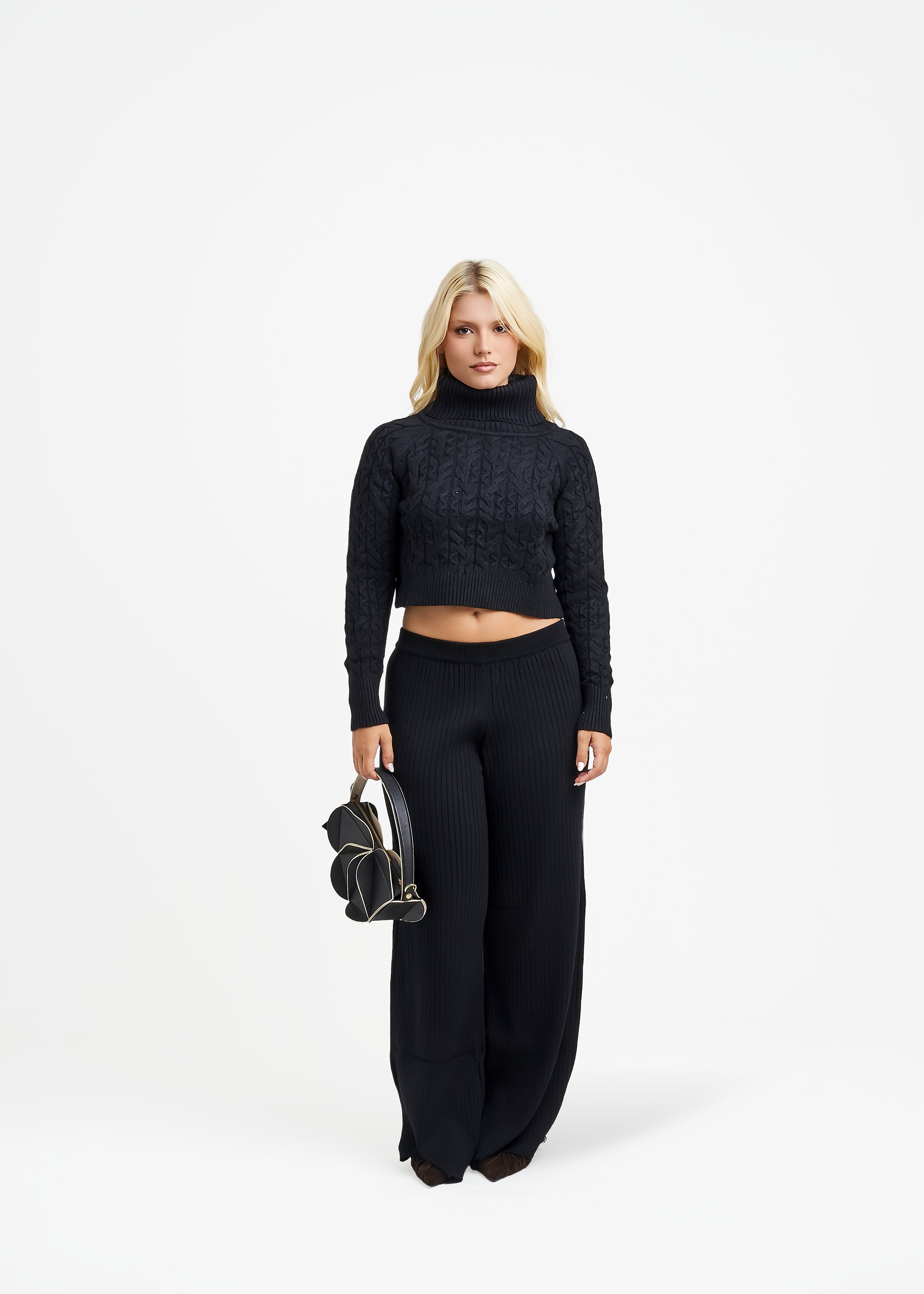 UMORE-LOOKBOOK1219_89e1588a-9f4d-4e4a-888a-ea81121e8bb8.png