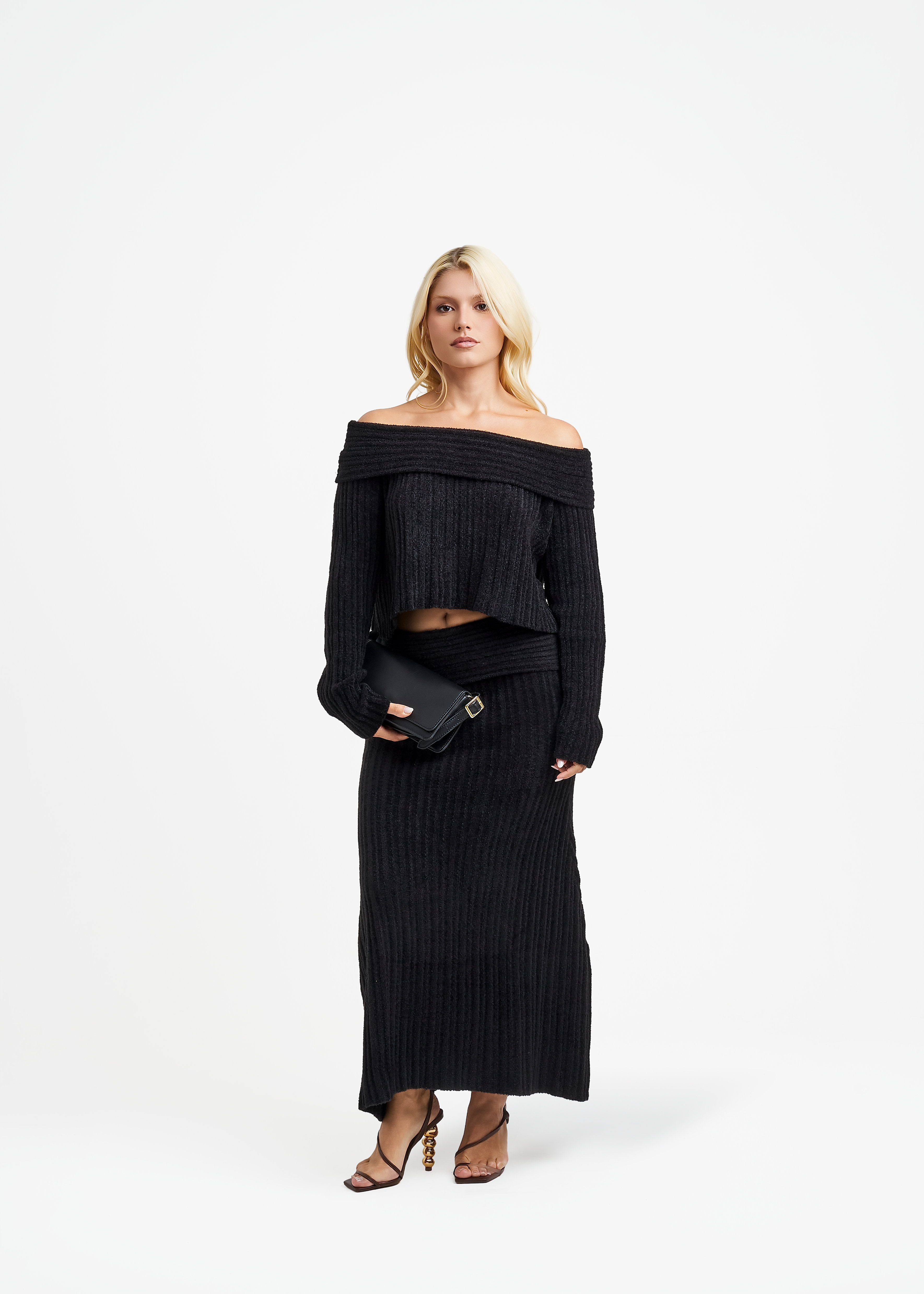UMORE-LOOKBOOK3327_8266806e-aca5-477f-bb45-202ad8bf0493.png