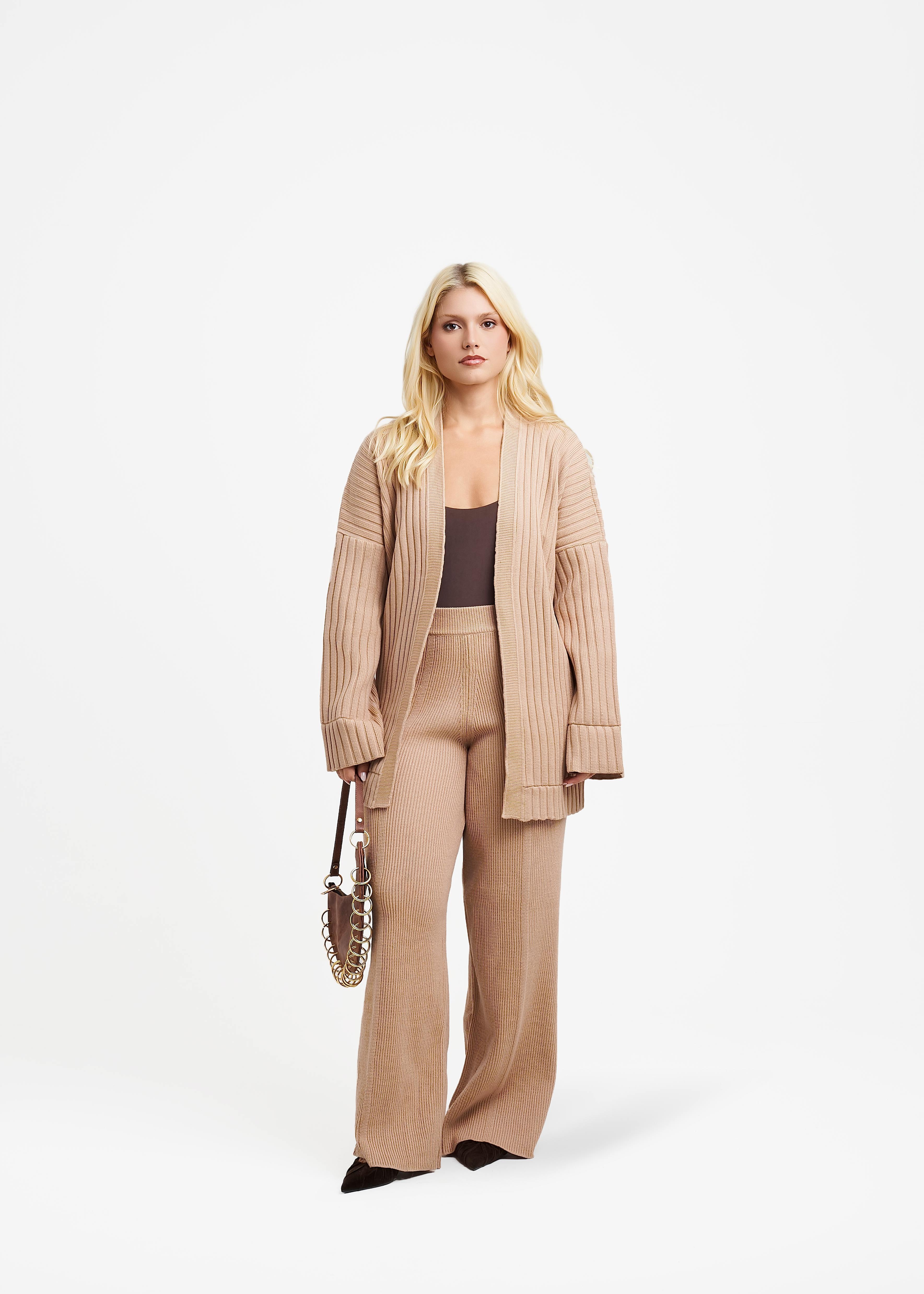 UMORE-LOOKBOOK4602_2e1a8c57-b55b-47f8-88cf-65918a4fc8c9.png