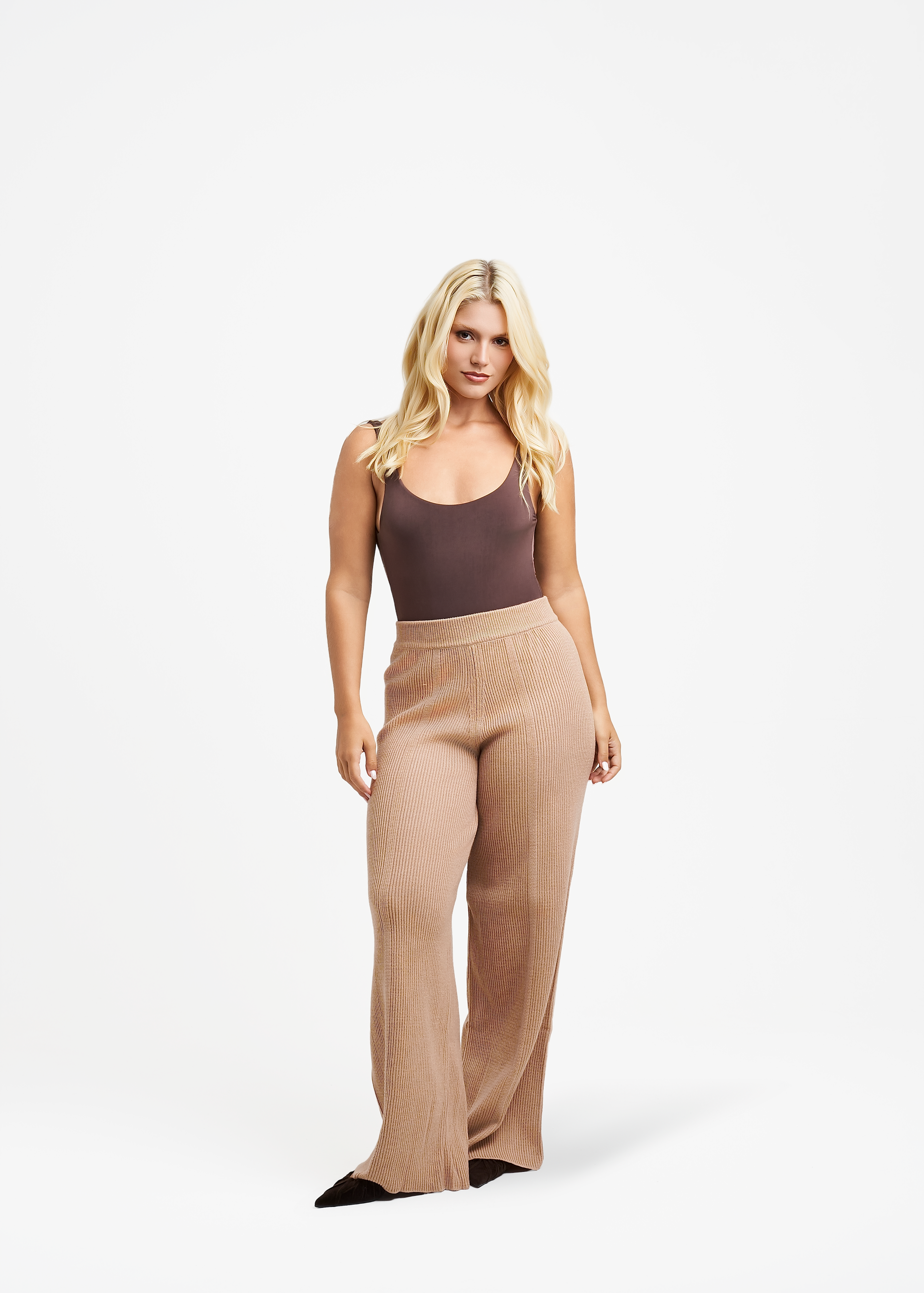 UMORE-LOOKBOOK4613_9853b600-fc0e-40d0-bbf6-1bd30707a732.png