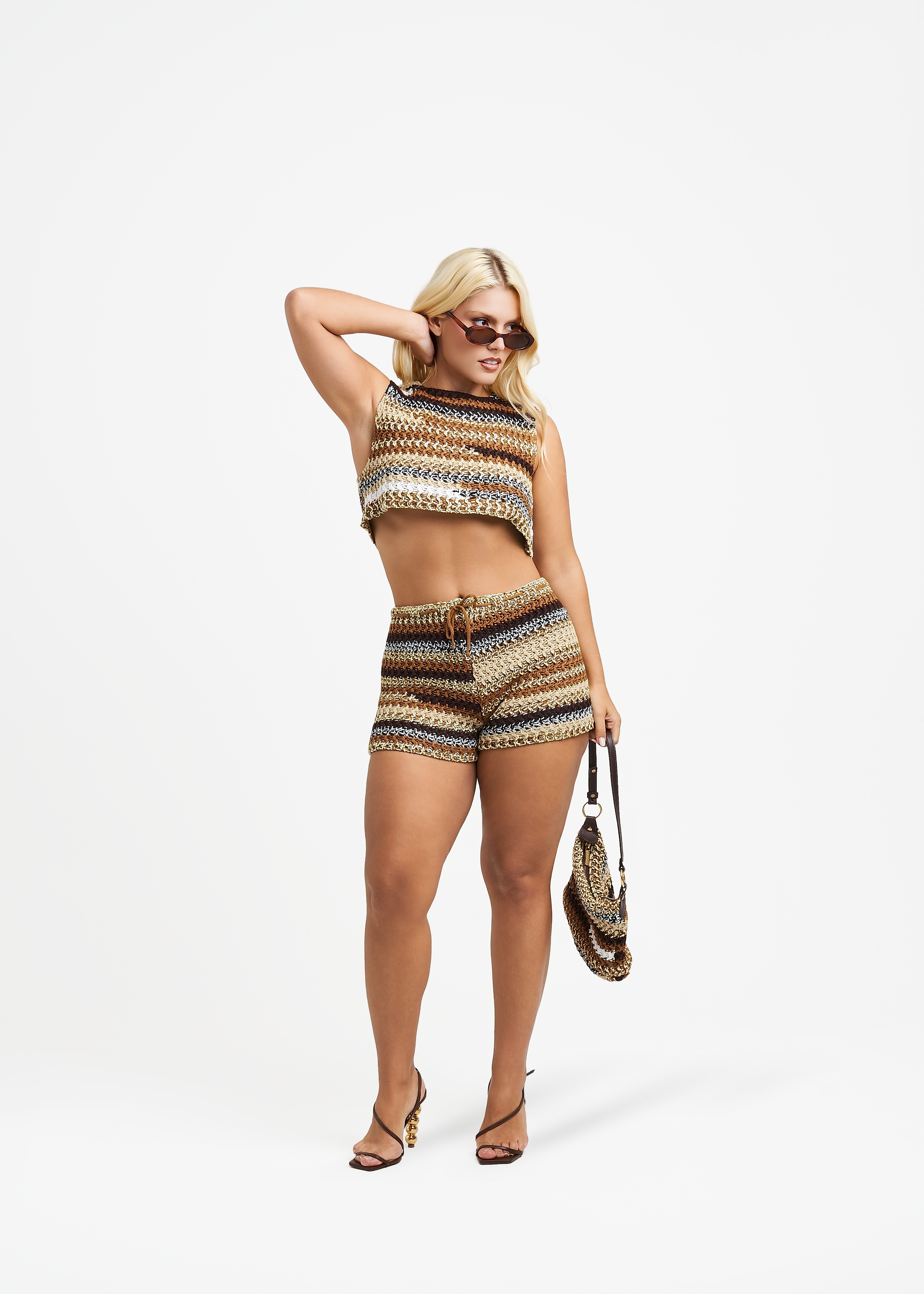 UMORE-LOOKBOOK4618_e78fe40c-06e0-42c5-9f4e-0bf0d3b4b376.png